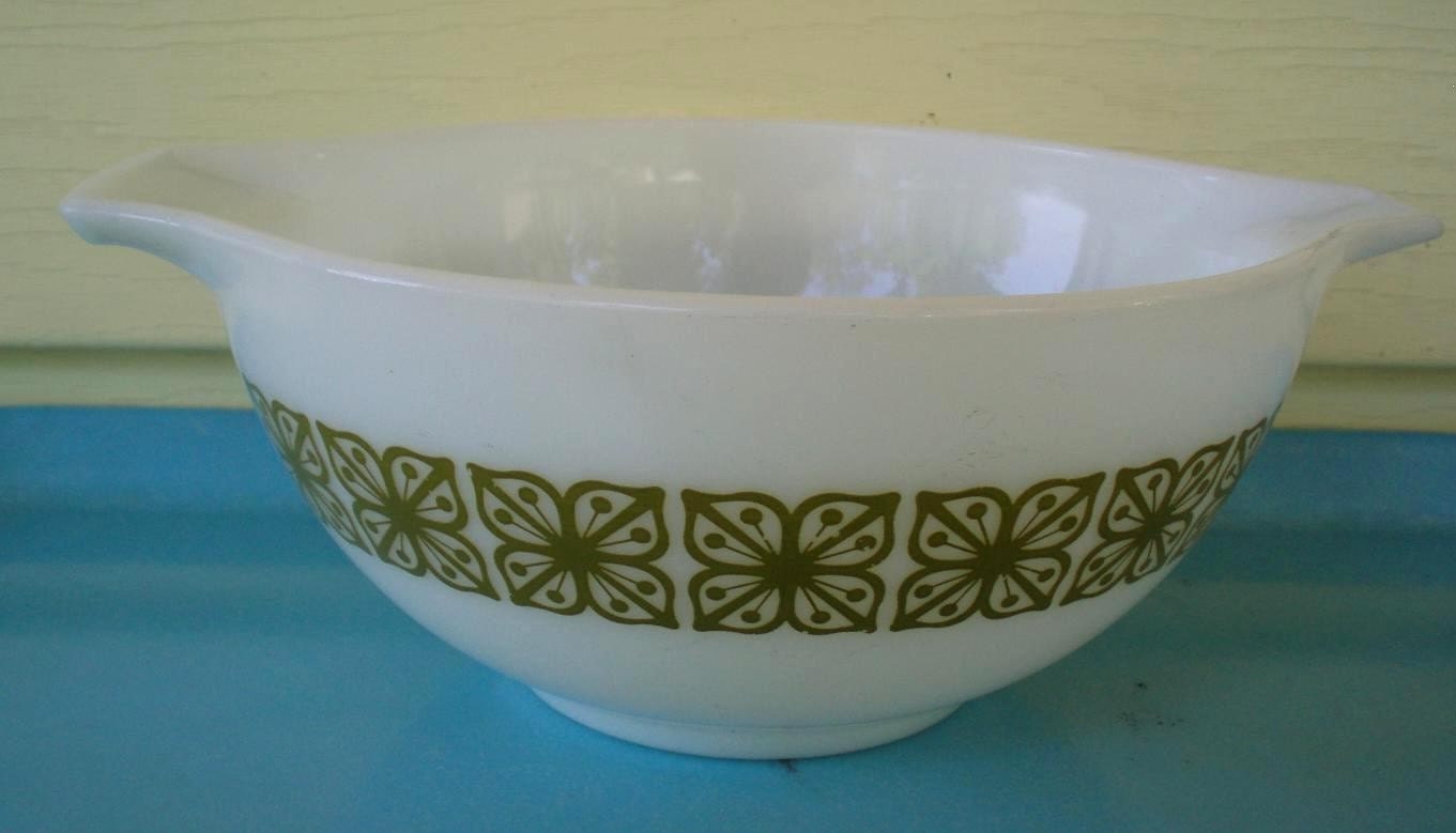 This awesome pyrex bowl is perfect for mixin it up or for serving salads and sidedishes!