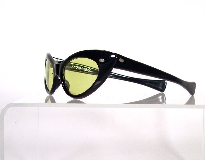 Vintage ASTRO-MATIC Retro Cat Eye Sunglasses