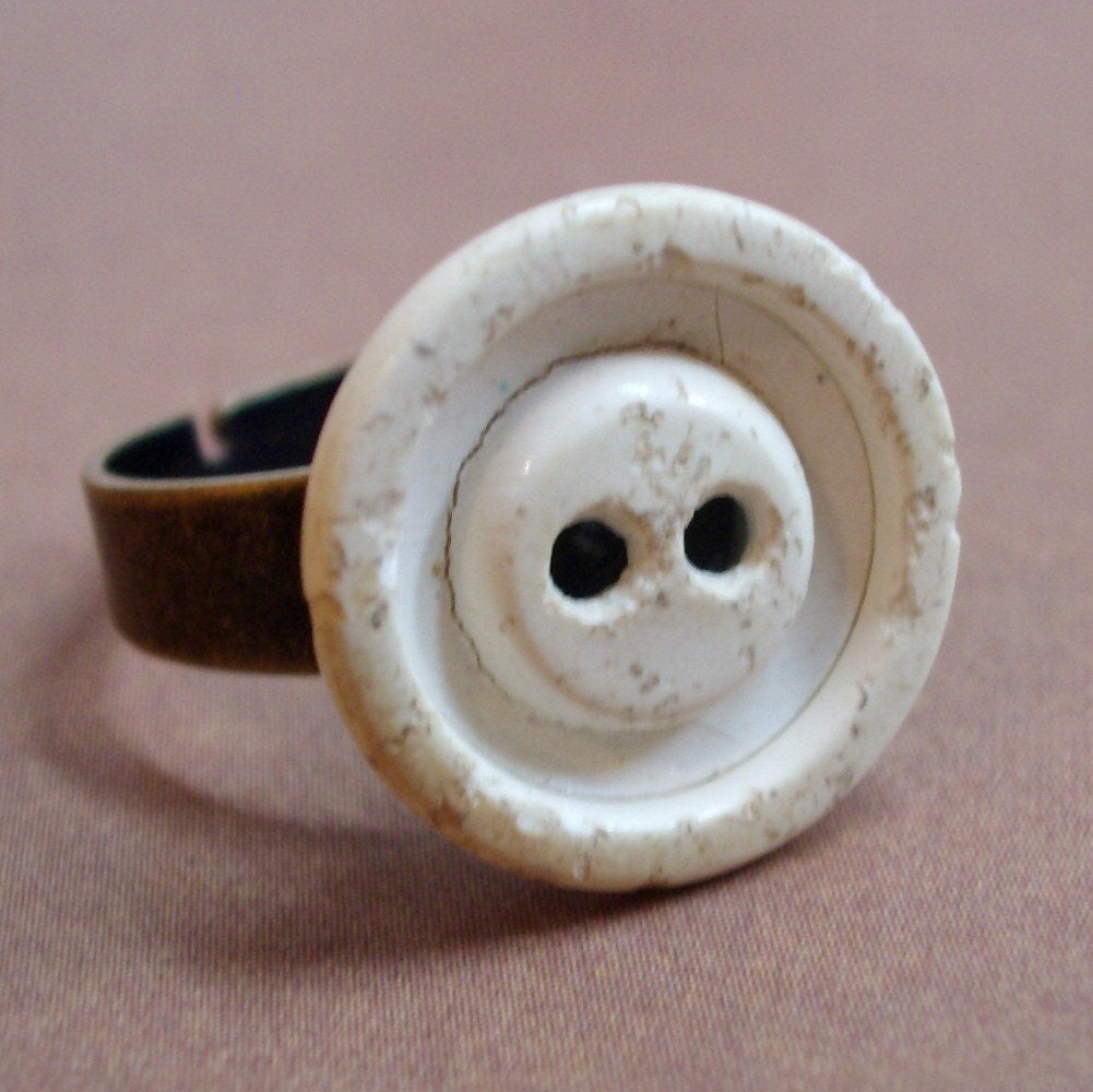 Le Petit White Antique Button Ring