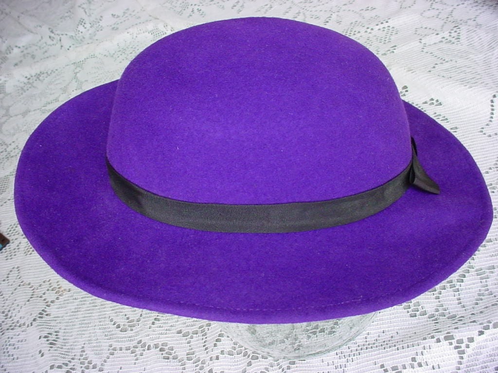 Vintage Womens All WOOL FELT HAT Purple
