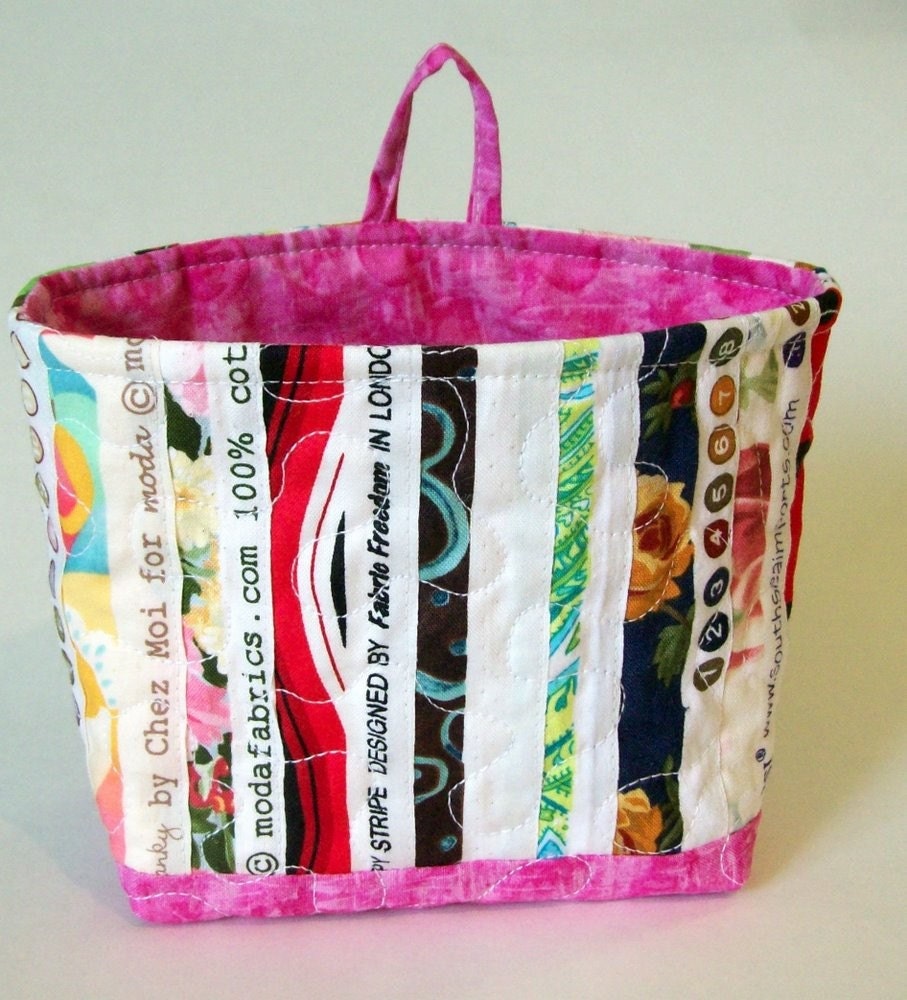 Selvage Fabric Quilted Fabric Bucket with Pink trim