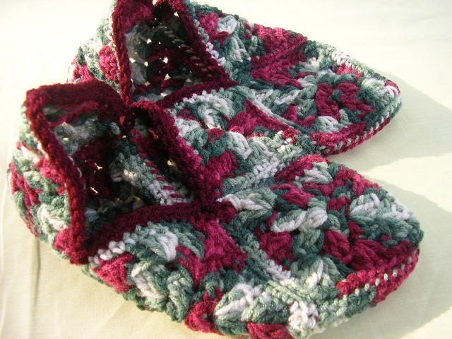Christmas in July Christmas Slippers - Size Medium