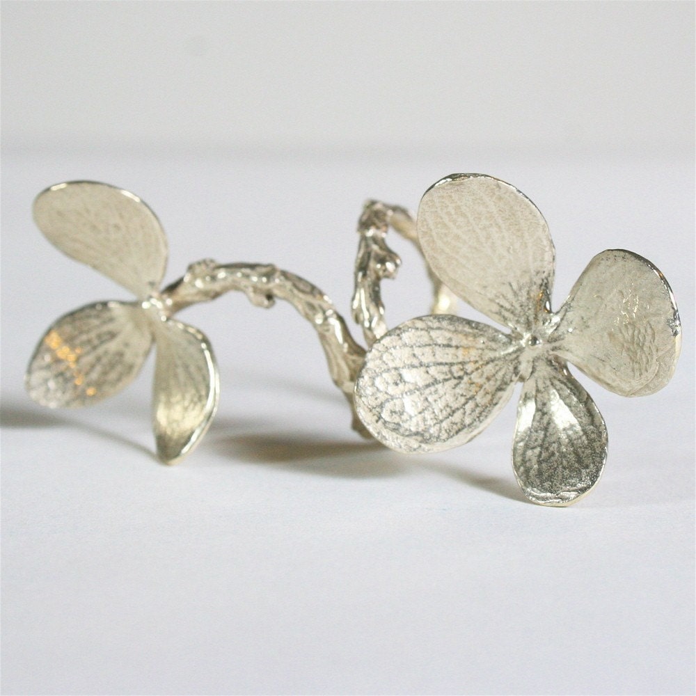 Gorgeous Double flower branch ring in green silver
