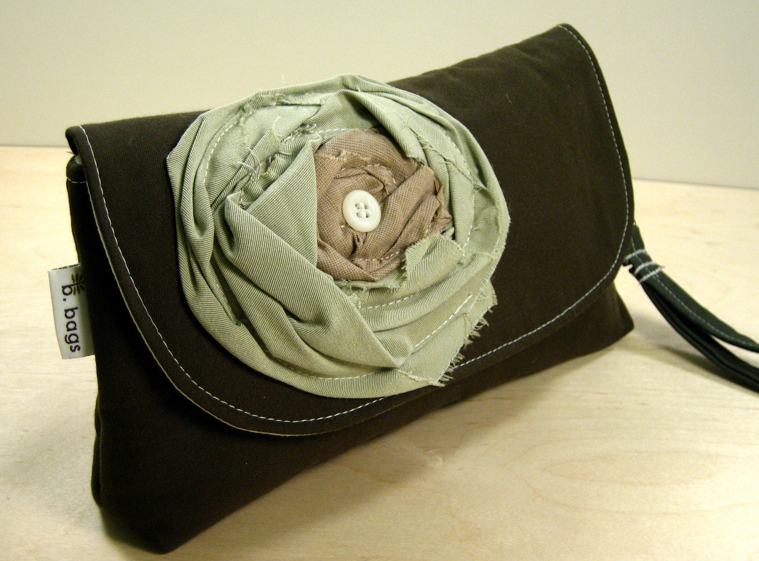 Bellini in Olive Green with a Mint Rosette