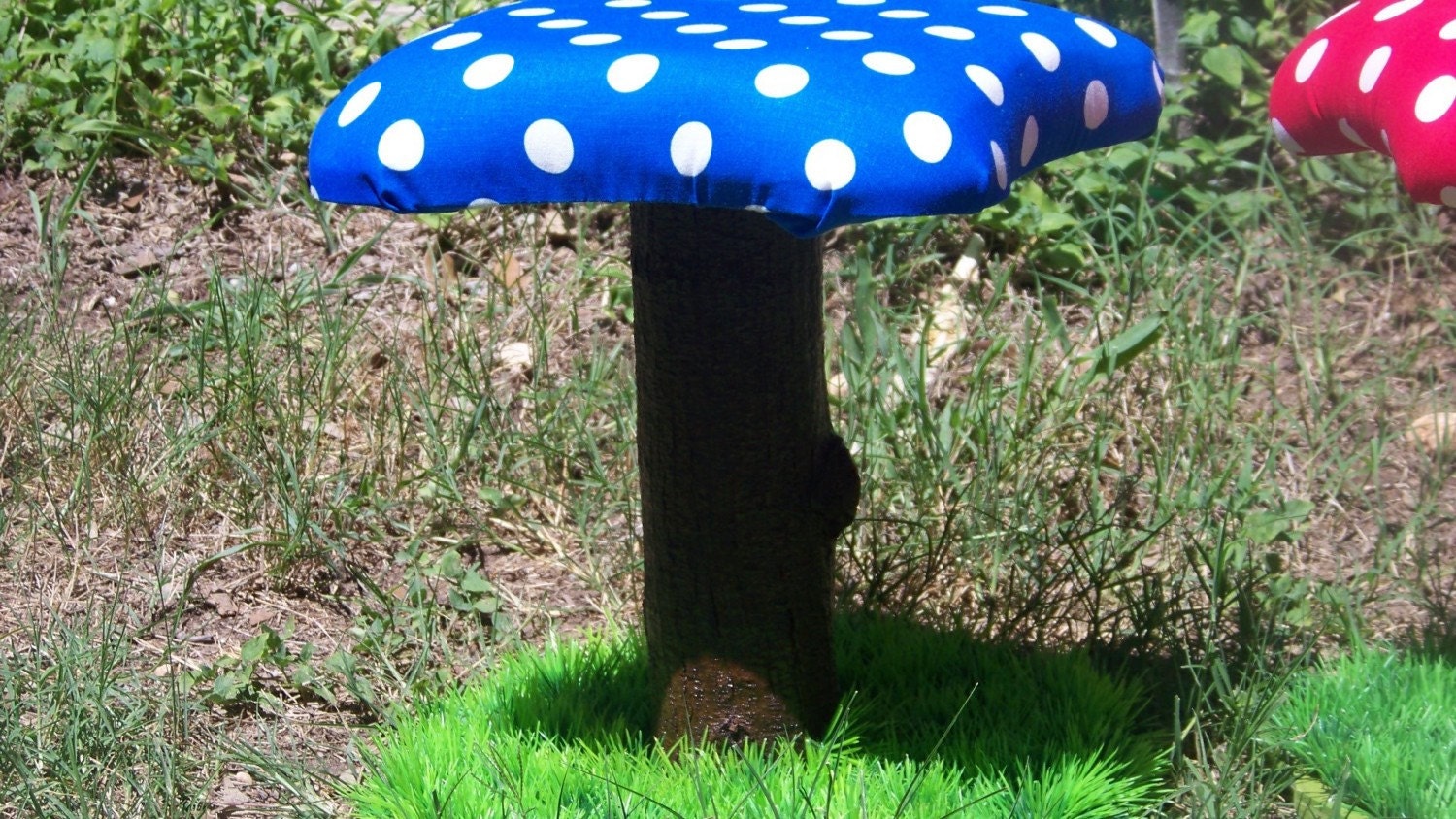 Whimsical Blue and White Polka Dot Toadstool Mushroom Chair tree play house dollhouse doll artificial grass kids frog furniture indoor/outdoor fort birthday gift kid fairy forest smurfs party smurf childrens fairies vintage land retro gnome room decor NEW