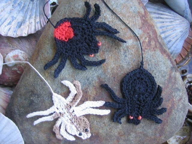 Australian Killer Spiders - crochet patterns bookmarks and motifs