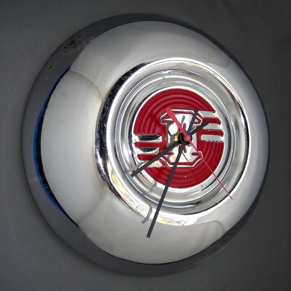 Art Deco Hubcap Wall Clock - Retro Car Clock