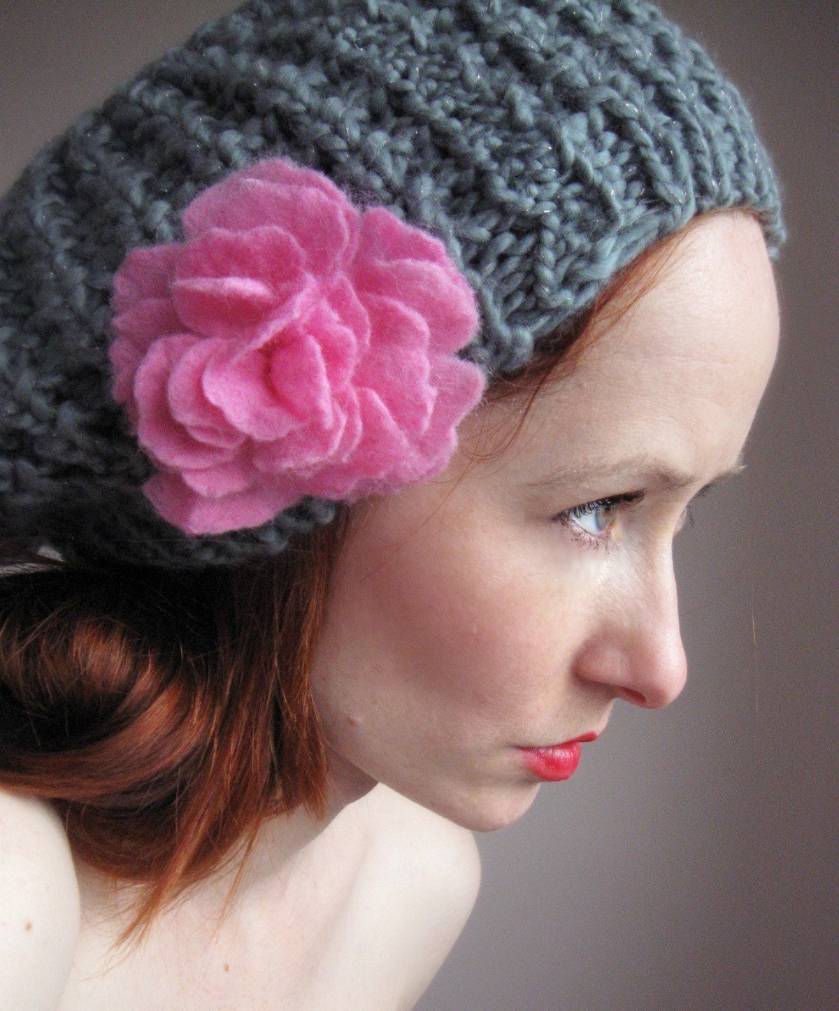 15 % 
OFF SALE Dark Grey Knit Beret With Pink Rose Hand felted
