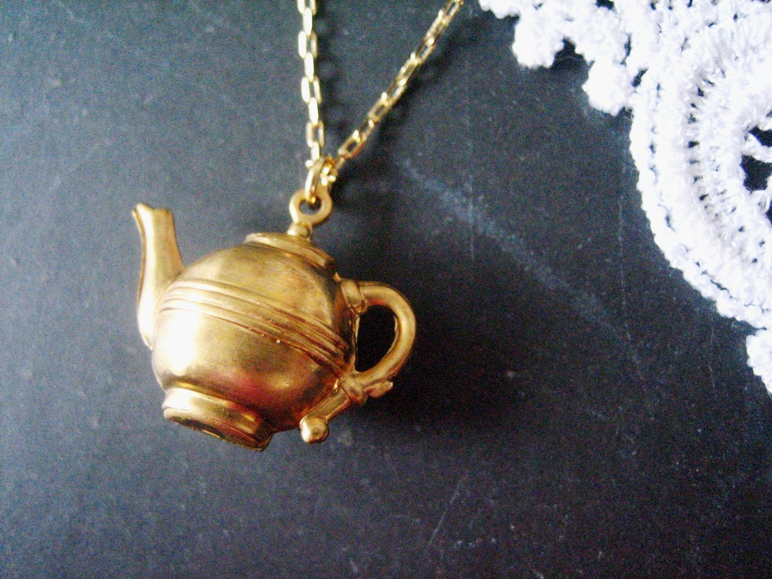 LADY GRAY sweet brass teapot necklace (gold)