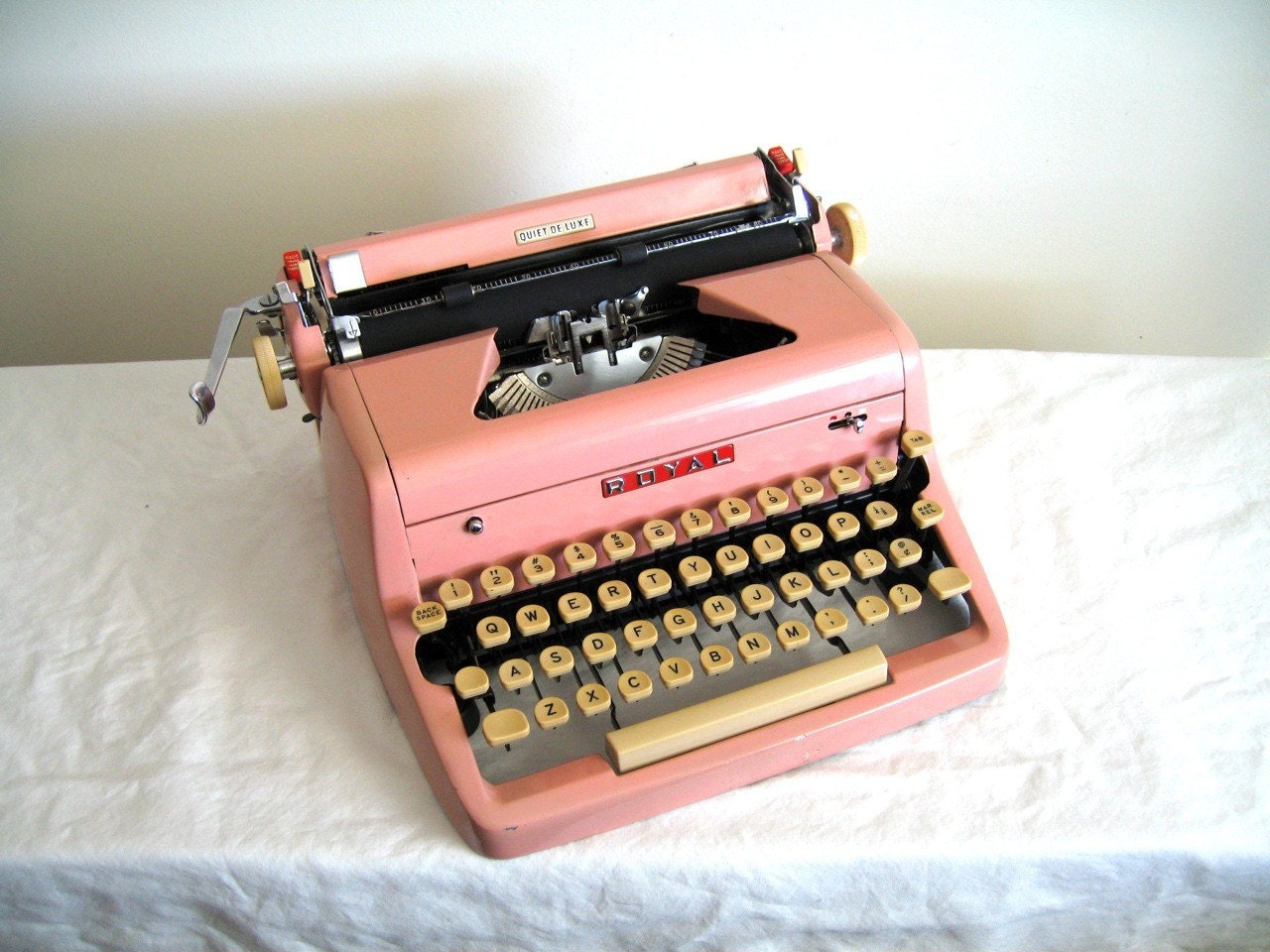 PINK Royal Quiet De Luxe Typewriter - Great Valentine's Day gift - Last one in stock