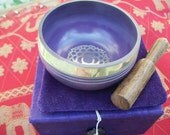 Tibetan Lotus Flower Singing Bowl, Violet Small Gift Set