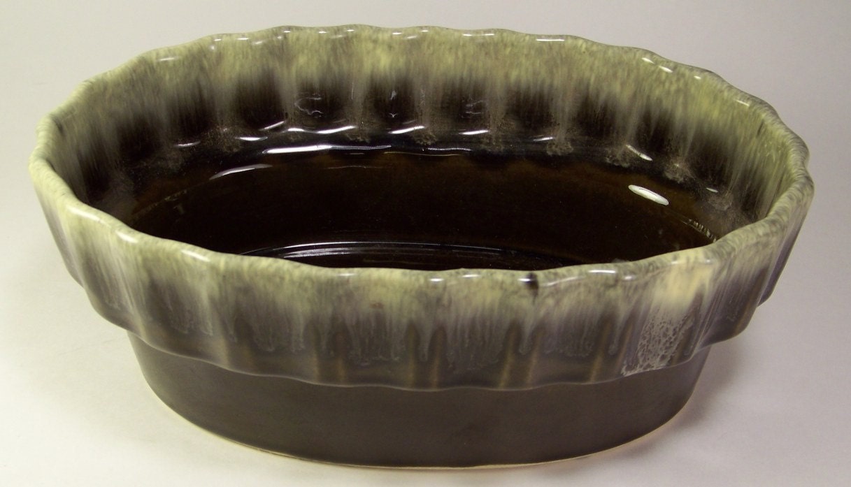 Deep Green Hull Pottery Dish with Drip Paint Finish and Scalloped Edging