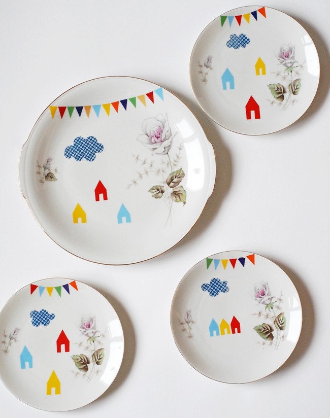 Lovely set of a large cake plate and three smaller ones