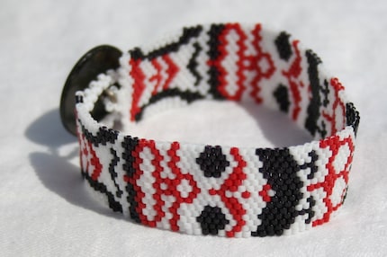 Totemic Haida-Inspired Peyote Stitch Bracelet