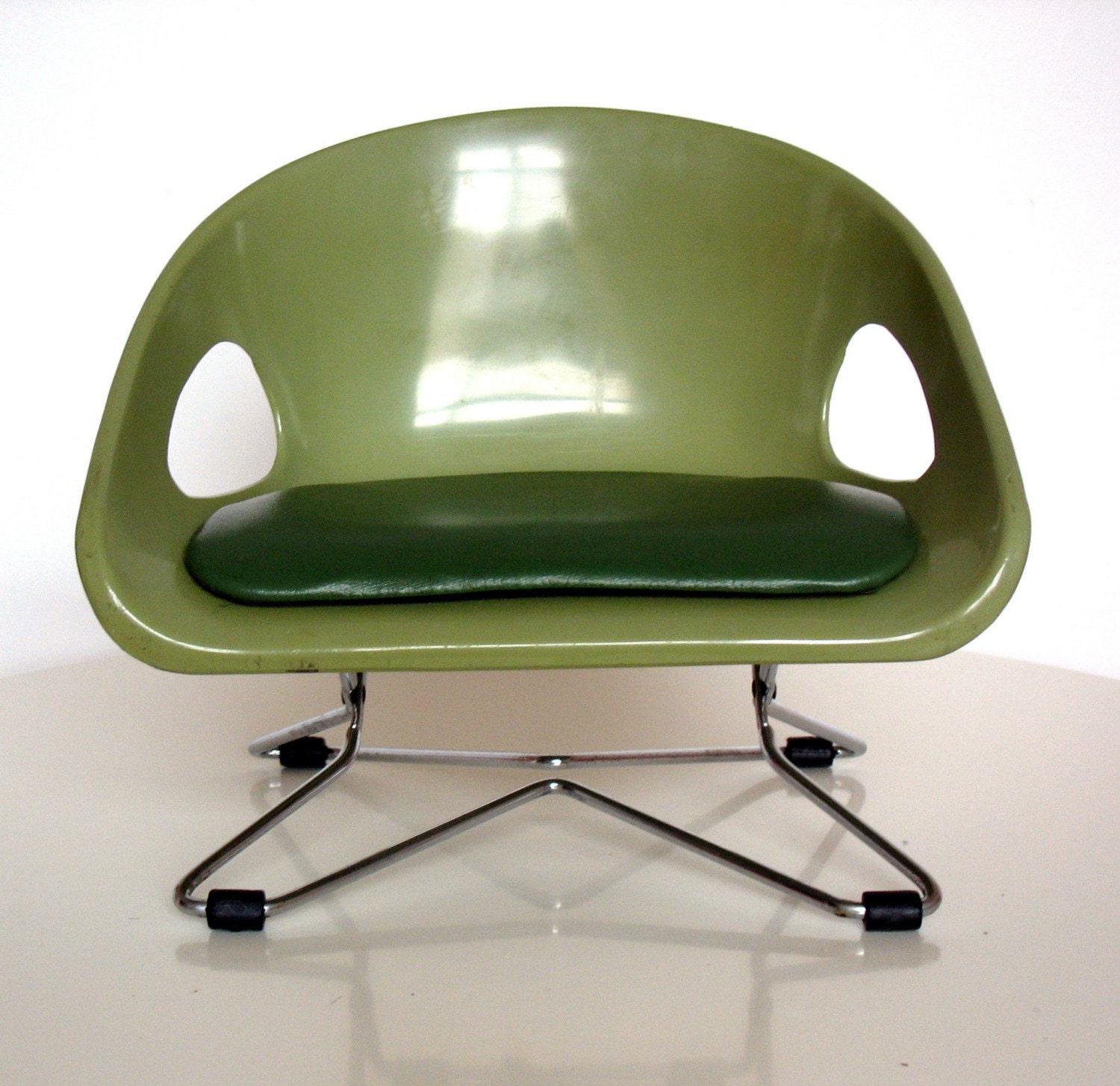 1960s mid-century modern Eames COSCO booster chair