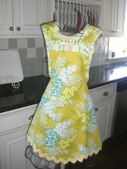 Retro Womens Kitchen Apron by 4RetroSisters Vintage and Retro Inspired