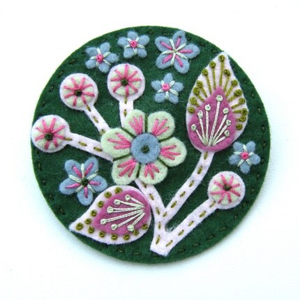 BLOSSOM FELT BROOCH PIN WITH FREEFORM EMBROIDERY