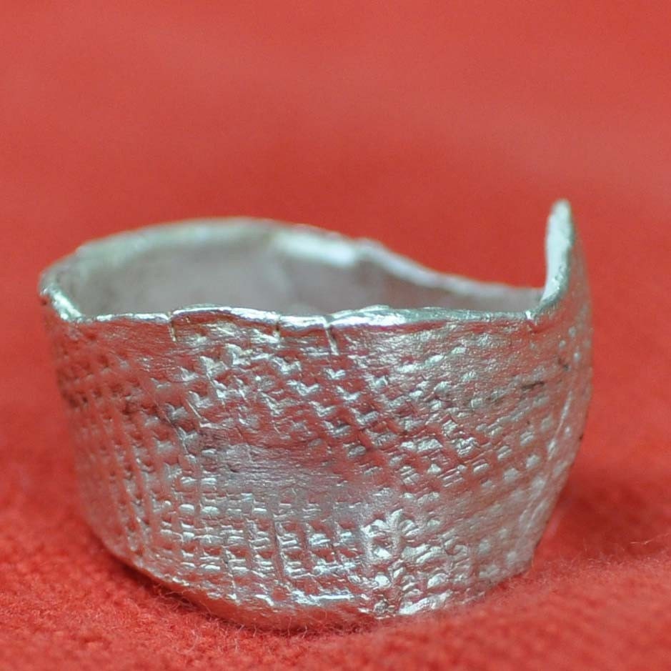 Textured ring