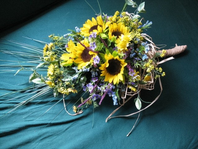 sunflower wedding bouquets. This ouquet measures 26 x 12