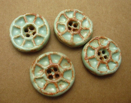Pistachio Wagon Wheel Ceramic Shank Buttons