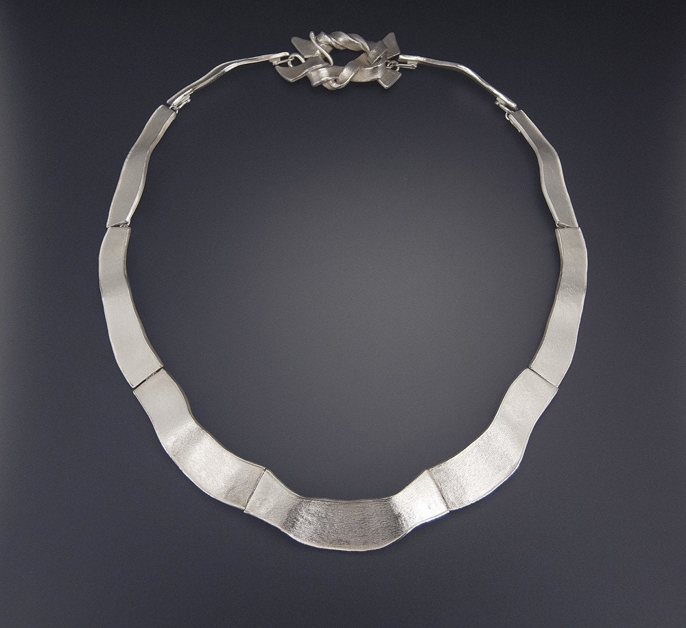 Silver Ribbon  Barcelona Necklace