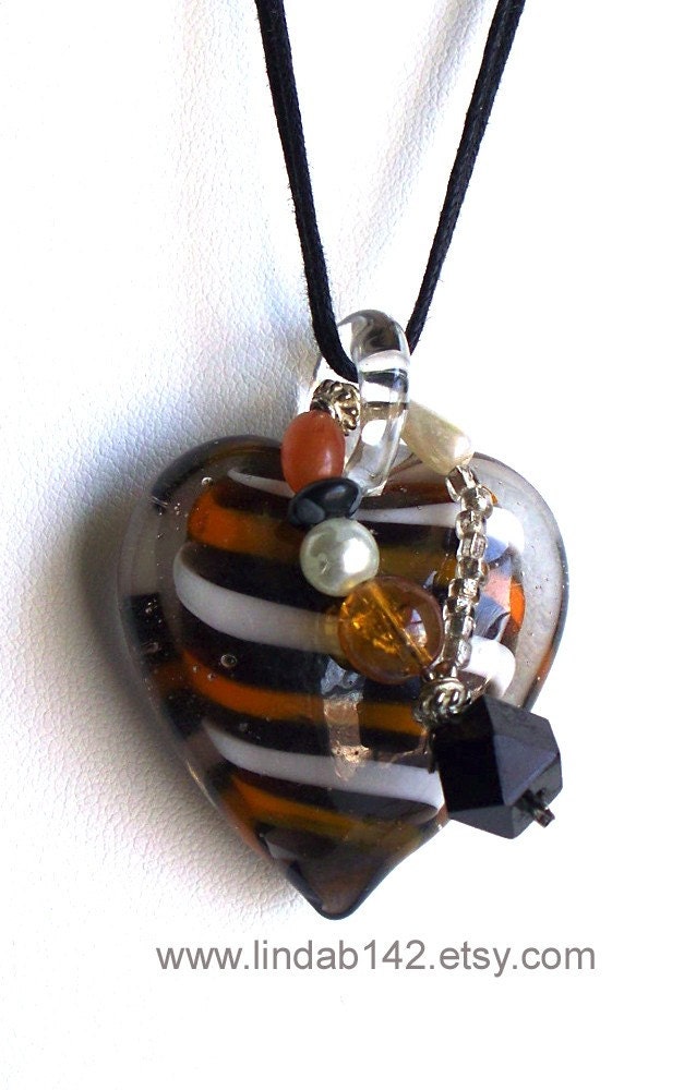 Bumblebee Glass Heart Pendant/Earrings Set