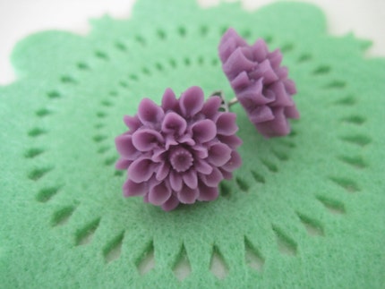 SALE Purple chrysanthemum earring studs