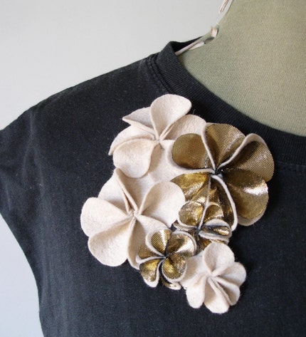 Pale Gold Mix corsage brooch, felt and lame