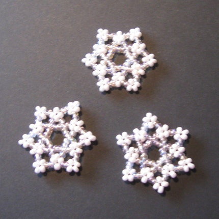 beaded snowflakes by BeadingByBawissa