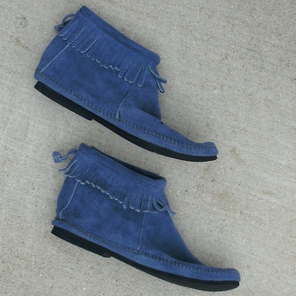 Fringed Blue Suede Minnetonka Moccasin Booties Size 7.5