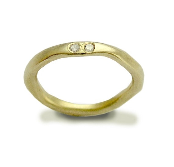 Ensemble - 14k yellow gold engagement ring with 2 diamonds.