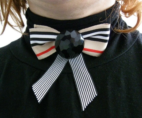 Burberry Bow brooch