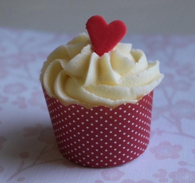 24 EDIBLE FONDANT SUGAR MINI HEART CAKE TOPPERS YOUR CHOICE OF COLOURS