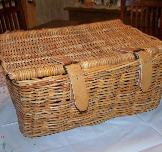 Wicker Picnic Basket w/Leather Hinges