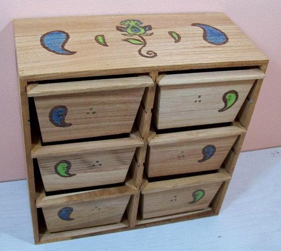 cute little boxes http://ny-image2.etsy.com/il_570xN.155767138.jpg