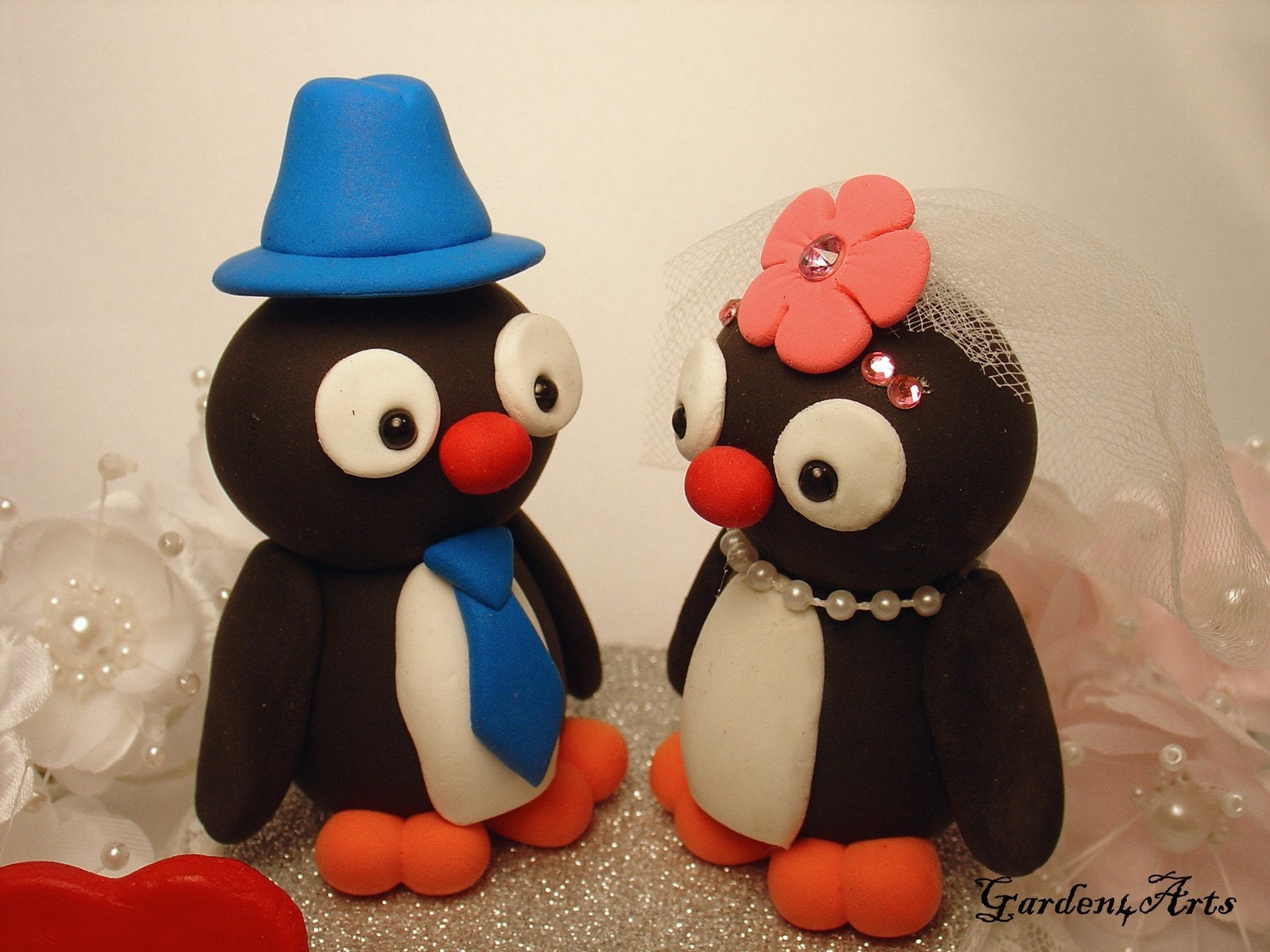 SPECIAL FOR 2011---love penguin couple with heart base (custom order)