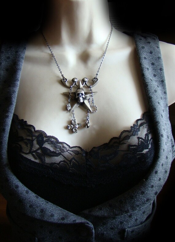 Glam Rock - Silver Victorian Metal Nautical Star Necklace