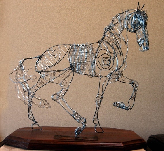 Wire horse sculpture -Sentirse Vivo-