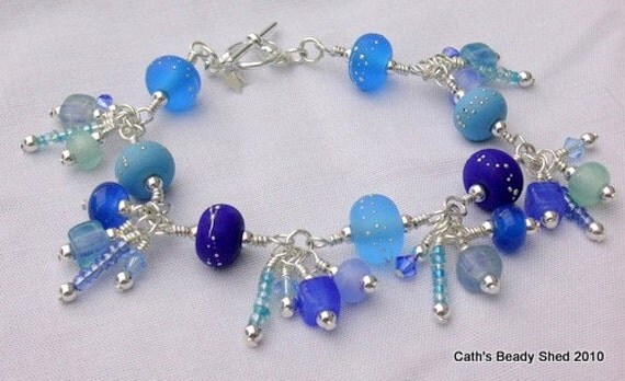 This bracelet moves beautifully when worn and sparkles like the sea! 