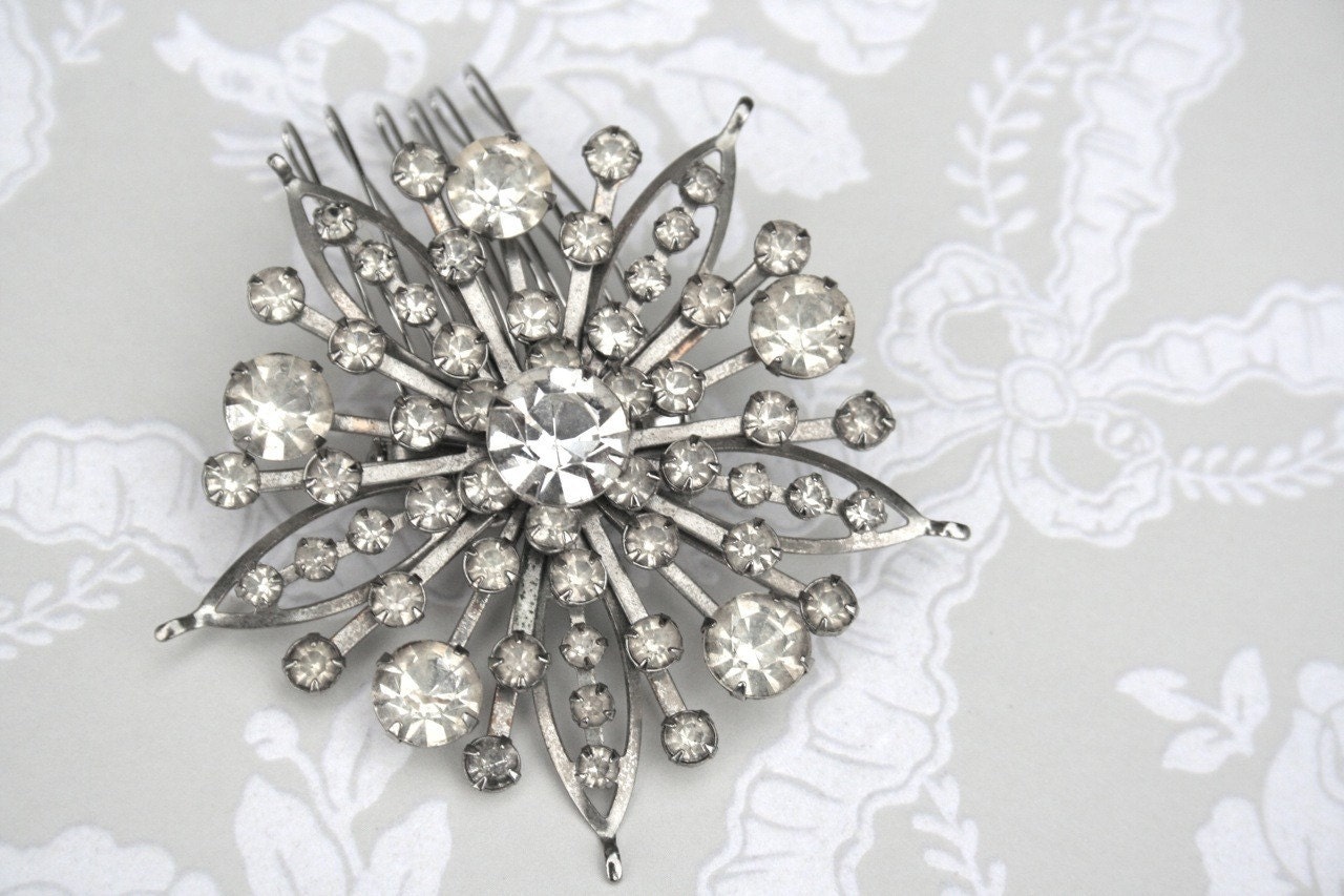 Loretta - Hair Adornment is a 1940's Silver and Crystal Vintage Wedding Brooch - Le Chic Vintage Collection