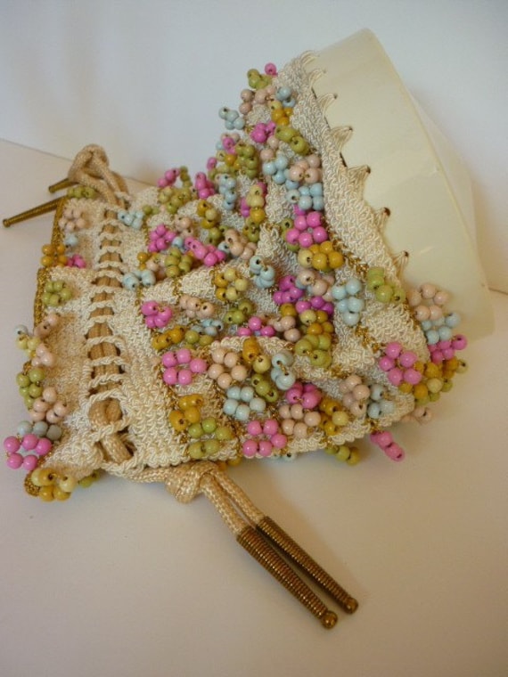 VTG 1930s Crochet Drawstring Bag with pastel wooden beads