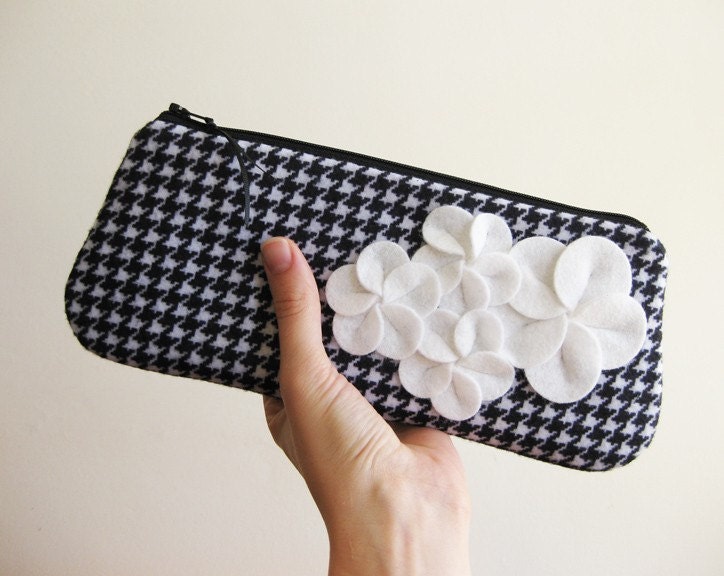 READY TO SHIP - Clutch zipper purse black and white houndstooth with felt flowers