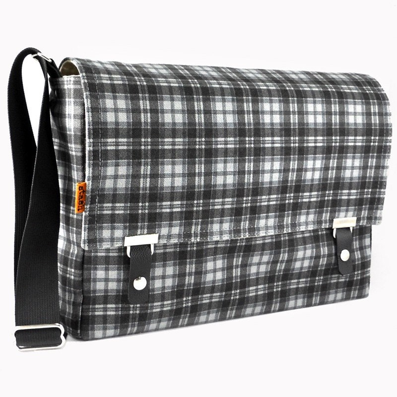 Messenger bag for 11" MacBook Air - black and gray cotton plaid