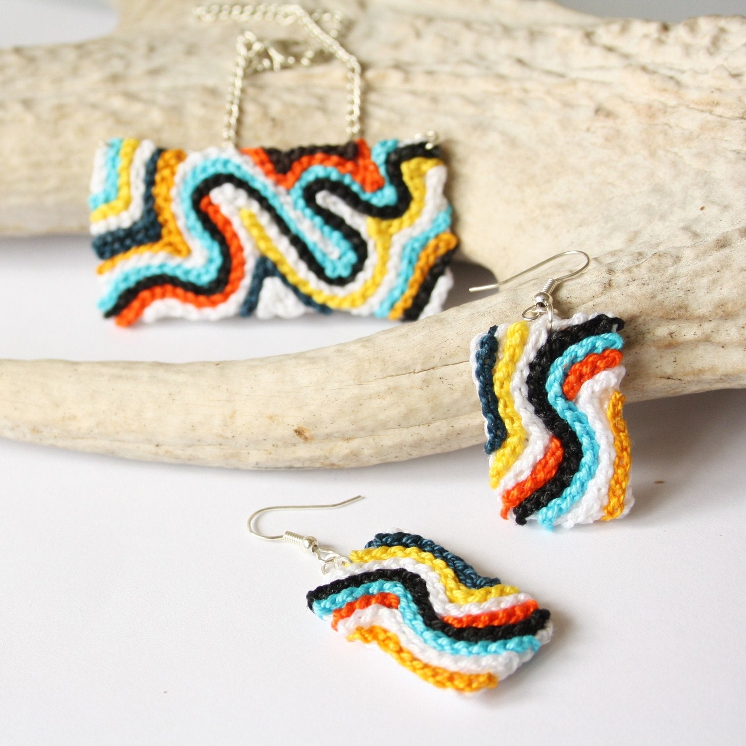 lines of the Painter - handmade crochet necklace