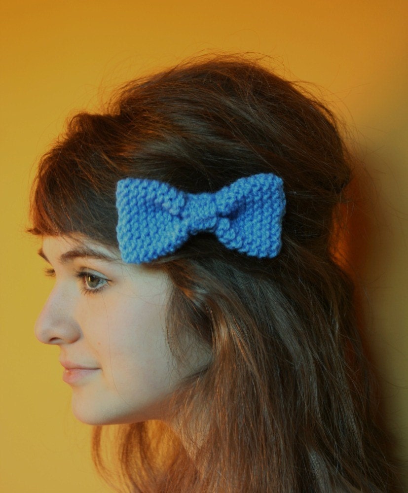 Handknitted blue hair bow or brooch