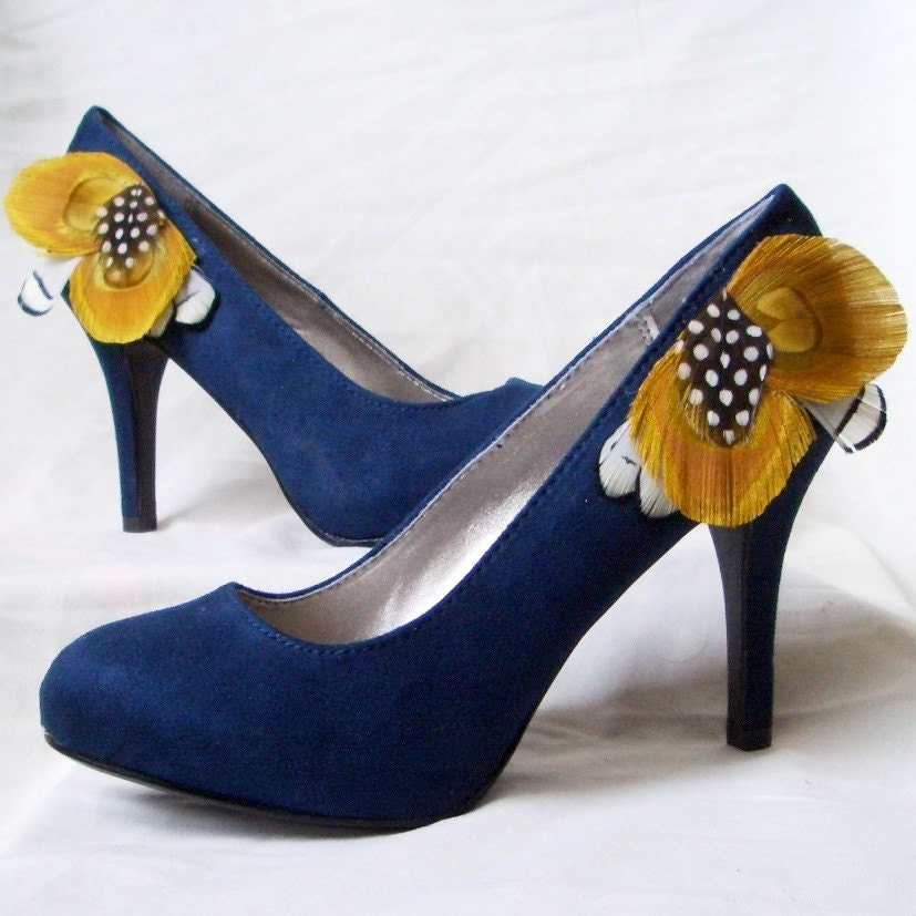SUMMER IN HEELS - Navy Blue Suede Pumps with Yellow Peacock Feathers