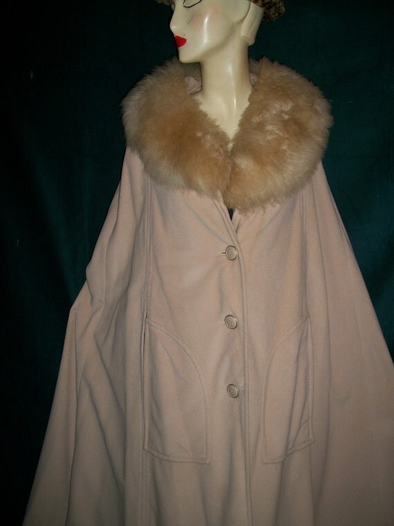 Vintage 50s Fabulous Cape with real Fur Collar