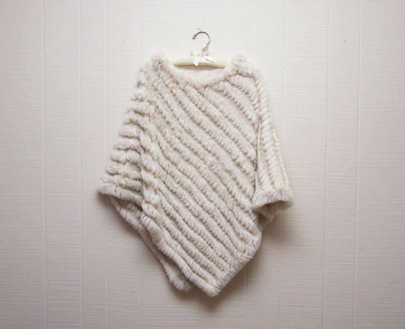 Vintage White Rabbit Fur Chevron Knit Poncho (onesize)