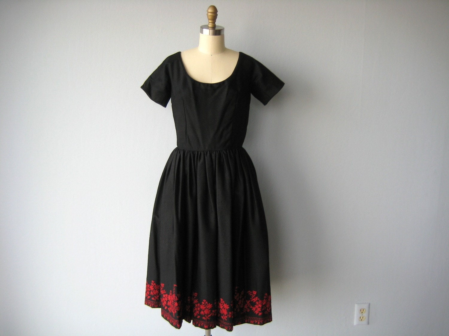 1950s vintage CREWEL EMBROIDERED wool dress