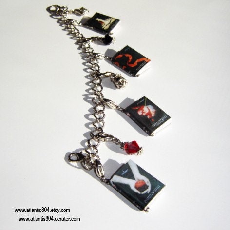 Twilight Series Mini Book Charm Bracelet (etsy)